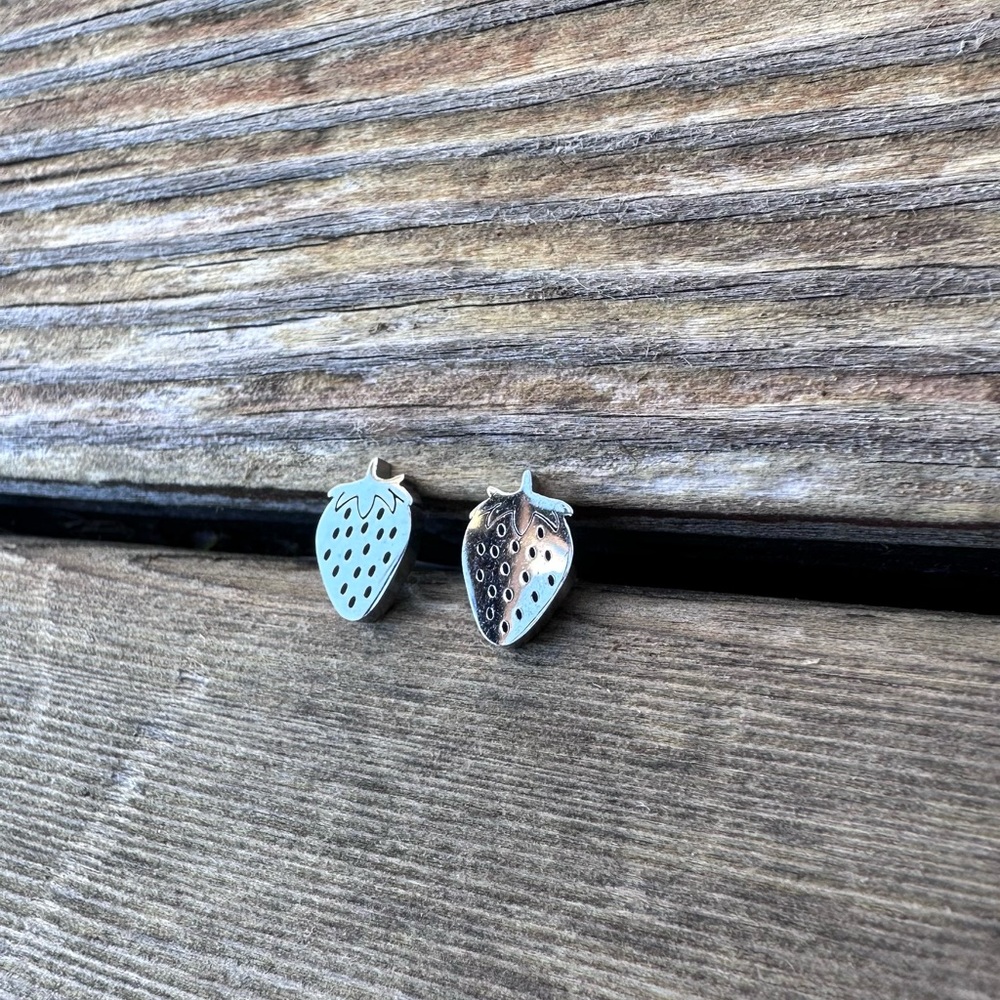 STRAWBERRY ♡ SILVER Stainless Steel Earrings GIFT - Picture 4 of 4